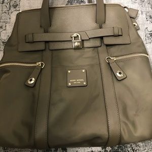 Henri Jetsetter Convertible Purse / Blackpack